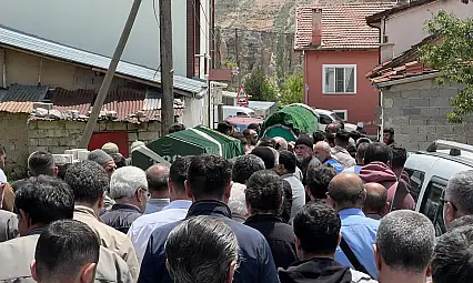 Konya'da ev yangınında yaşamını yitiren yaşlı çift son yolculuğuna uğurlandı