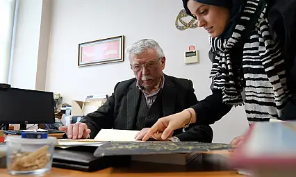 Konya'nın hat sanatı ustası Hüseyin Öksüz, Cumhurbaşkanı Erdoğan'dan ödül aldı