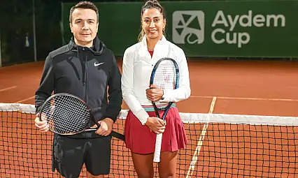 Milli sporcu Çağla Büyükakçay, Aydem Cup'a özel gösteri maçıyla renk kattı