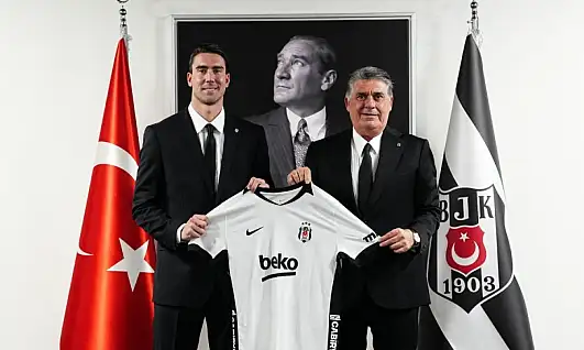 Beşiktaş, Dusan Vlahovic ile 3 yıllık sözleşme imzaladı