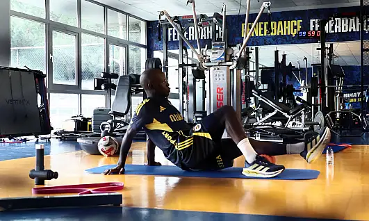 Fenerbahçe'nin yeni transferi Kante İstanbul'da ilk antrenmanını yaptı