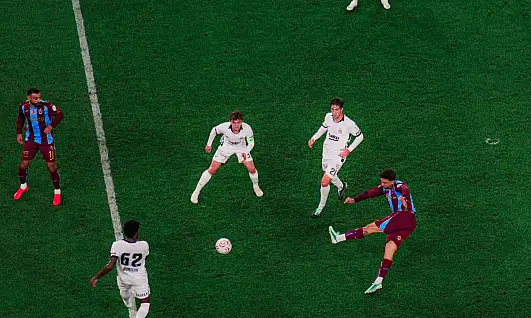 Trendyol Süper Lig: Trabzonspor: 1 - Beşiktaş: 0 (İlk yarı)
