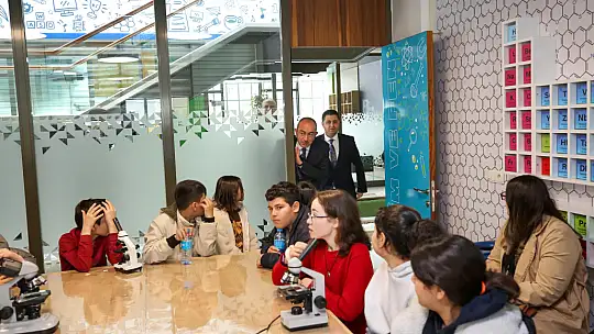 Meram E-spor merkezi depremzede çocukları ağırladı