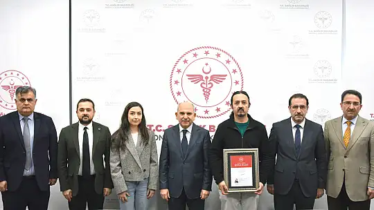 Görev Şehidi Sağlık Çalışanının 'Şehitlik Belgesi' Kardeşlerine Teslim Edildi