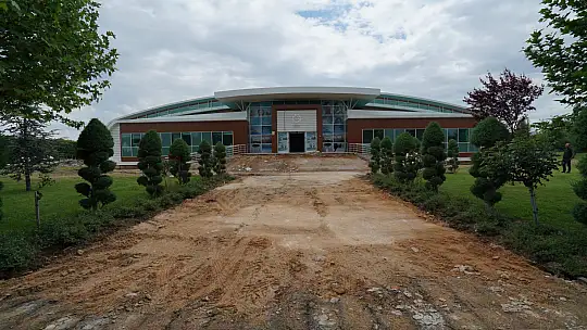 Meram Belediyesi Berlika Parkı içerisinde spor tesisini yenileniyor