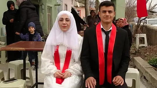 Seydişehir'de depremzede çiftin yüzükleri takıldı