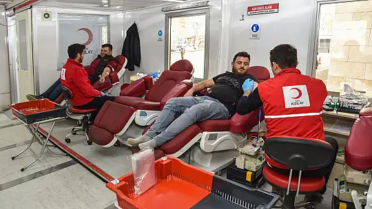 Konya İl Milli Eğitim Müdürlüğü önünde kan'panya var