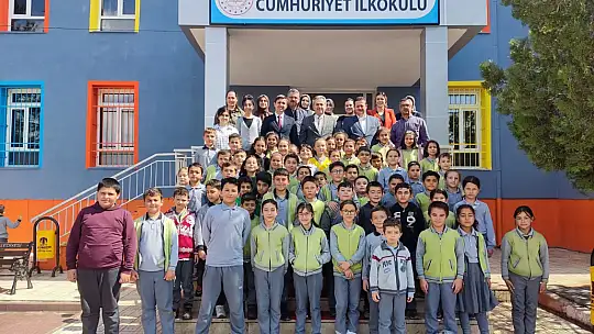 Konya MEM müdürü Murat Yiğit öğretmen ve öğrenciler ile bir araya geldi