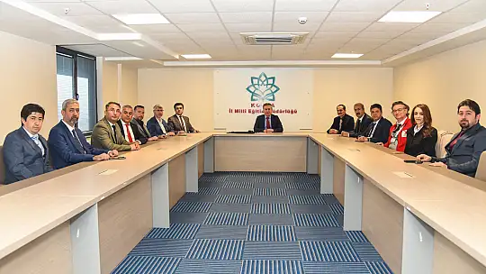 Konya İl Milli Eğitim Müdürlüğü önünde kan'panya var