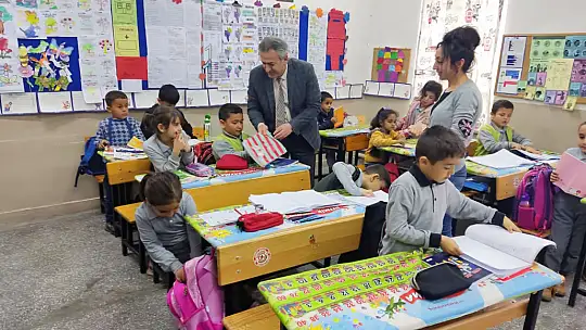 Konya MEM müdürü Murat Yiğit öğretmen ve öğrenciler ile bir araya geldi