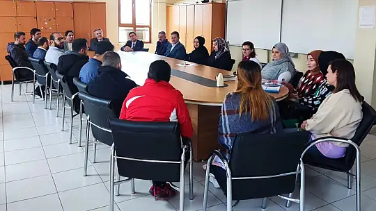 Konya MEM müdürü Murat Yiğit öğretmen ve öğrenciler ile bir araya geldi