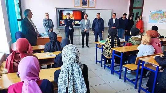 Konya MEM müdürü Murat Yiğit öğretmen ve öğrenciler ile bir araya geldi