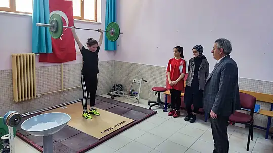 Konya MEM müdürü Murat Yiğit öğretmen ve öğrenciler ile bir araya geldi