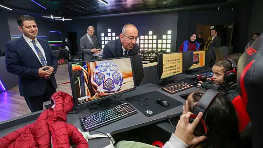 Meram E-spor merkezi depremzede çocukları ağırladı