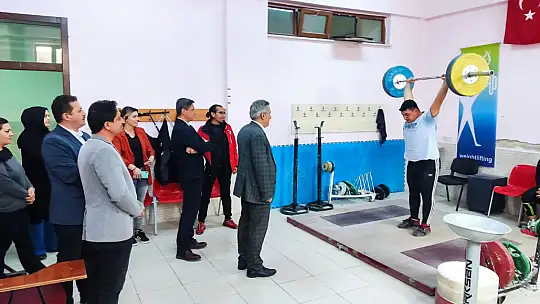 Konya MEM müdürü Murat Yiğit öğretmen ve öğrenciler ile bir araya geldi