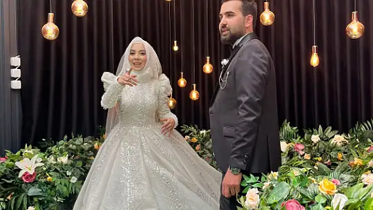 Konya'nın tanınmış ailelerinin çocukları, Begüm ve Ömer çifti dünya evine girdi