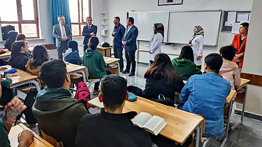 Konya MEM müdürü Murat Yiğit öğretmen ve öğrenciler ile bir araya geldi