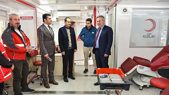 Konya İl Milli Eğitim Müdürlüğü önünde kan'panya var