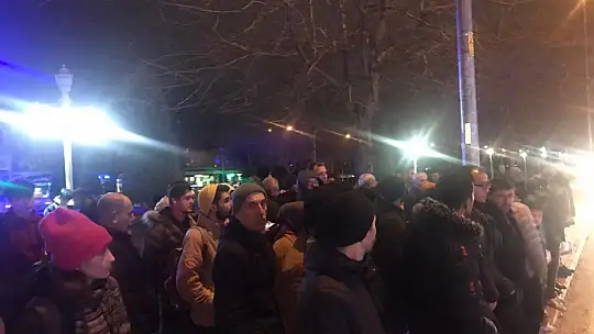 Japon Parkı Otobüs Durağındaki Yoğunluk Bitmiyor