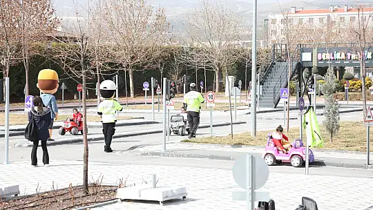 Depremzede gelen çocuklar mega ile tanıştı