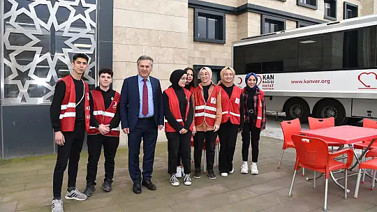 Konya İl Milli Eğitim Müdürlüğü önünde kan'panya var