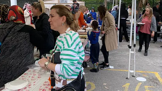 İhsan özkaşıkçı baharı kermesle karşıladı