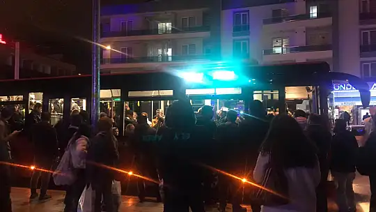 Japon Parkı Otobüs Durağındaki Yoğunluk Bitmiyor