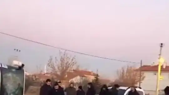 Alakova Mahallesi'nde Servis Araçları Çarpıştı: Çok Sayıda Yaralı Var