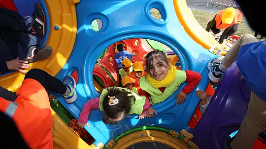 Depremzede gelen çocuklar mega ile tanıştı