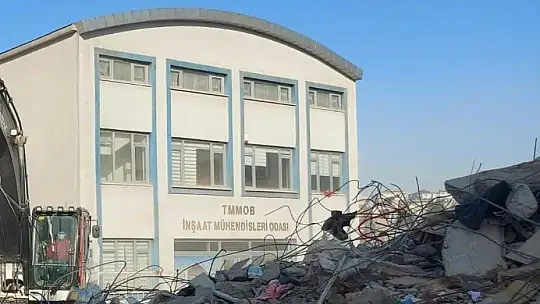 Depremin merkez üssünde ayakta kalan tek bina