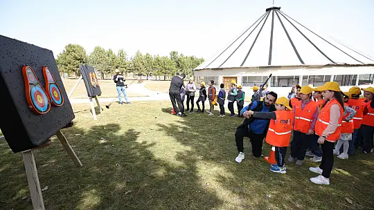 Depremzede gelen çocuklar mega ile tanıştı