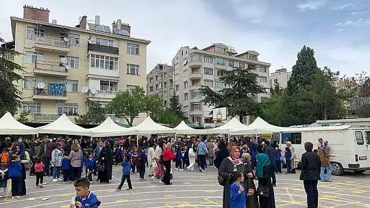 İhsan özkaşıkçı baharı kermesle karşıladı