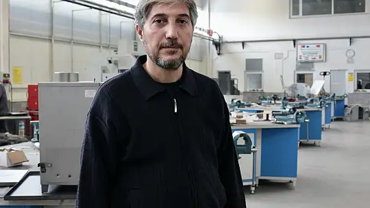 Konya'da meslek liseliler depremzedeler için soba ve telefon şarj istasyonu üretiyor