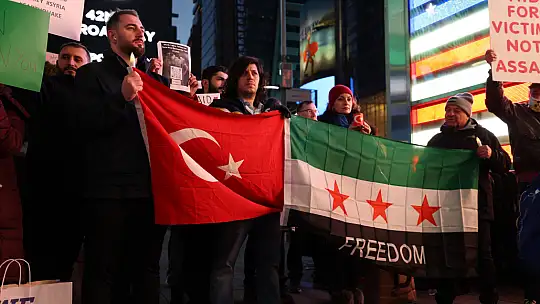 Times Meydanında depremde hayatını kaybedenler anıldı