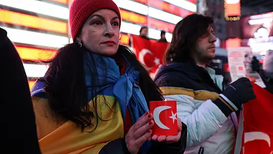 Times Meydanında depremde hayatını kaybedenler anıldı