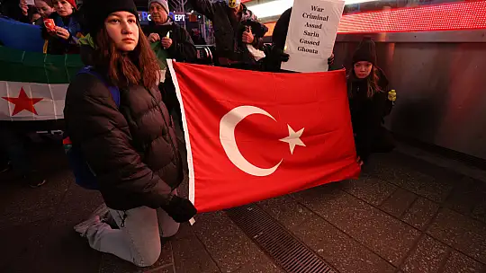 Times Meydanında depremde hayatını kaybedenler anıldı