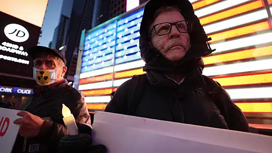 Times Meydanında depremde hayatını kaybedenler anıldı