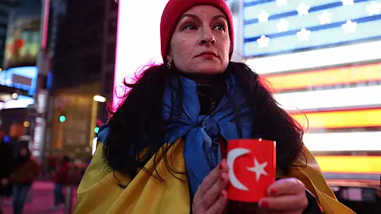 Times Meydanında depremde hayatını kaybedenler anıldı