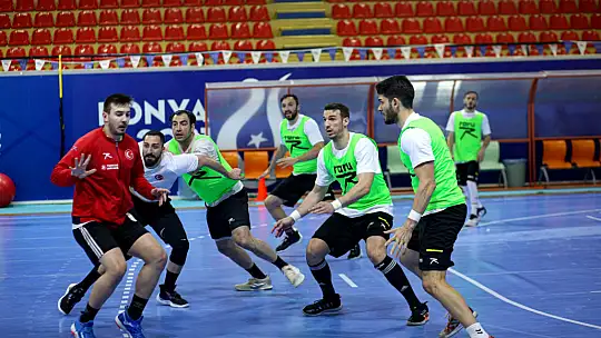 A Milli Hentbol Takımı Konya'da çalışmaları sürüyor