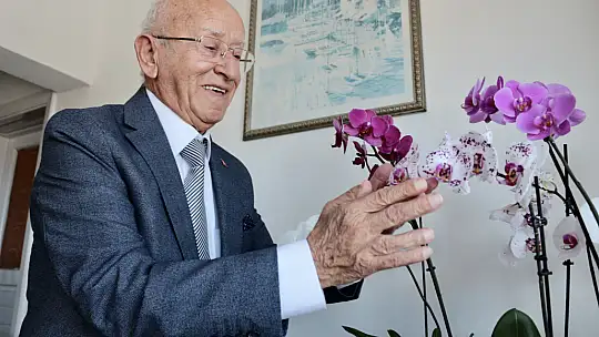 Orta okul eğitimini 84 yaşında tamamladı gençlere örnek oldu