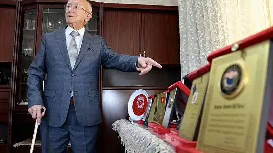 Orta okul eğitimini 84 yaşında tamamladı gençlere örnek oldu