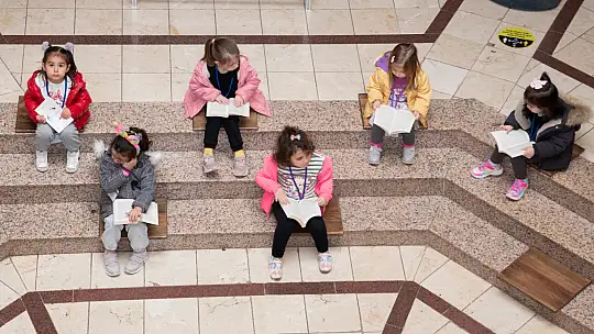 Anaokulu öğrencileri, Prof. Dr. Erol Güngör Kütüphanesini ziyaret etti