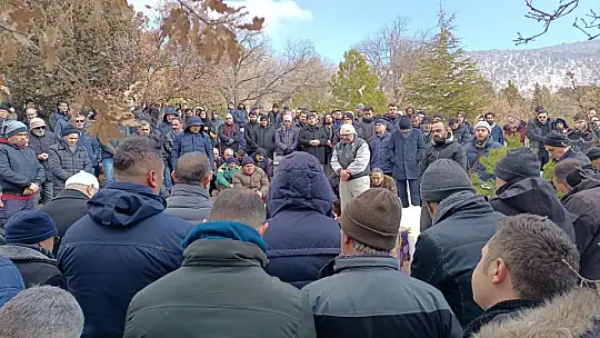 Hatay'da 14 katlı binanın enkazında can veren öğretmen Konya'da toprağa verildi