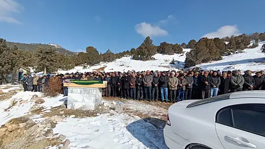 Hatay'da 14 katlı binanın enkazında can veren öğretmen Konya'da toprağa verildi