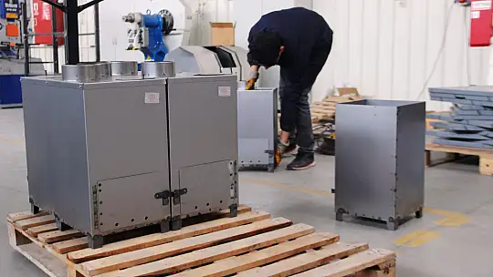 Konya'da öğrenciler ve öğretmenler depremzedeler için soba ve enerji üretiyor