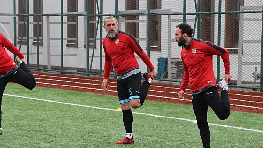 Baba oğul futbolda karşı karşıya geldiler