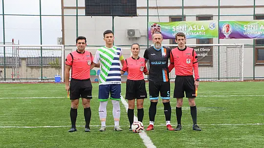 Baba oğul futbolda karşı karşıya geldiler