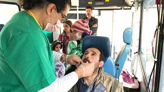 Konya Mobil Gözlük ve Diş Araçları Depremzedelere Derman Oluyor