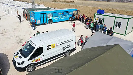 Konya Mobil Gözlük ve Diş Araçları Depremzedelere Derman Oluyor