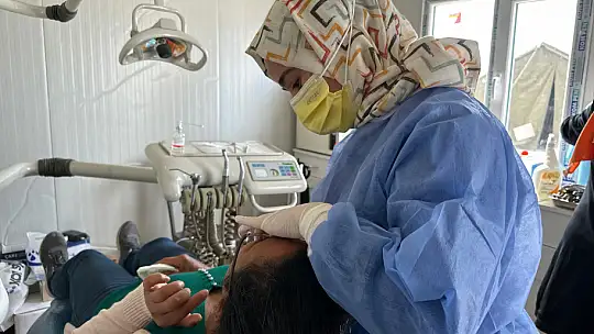 Konya Mobil Gözlük ve Diş Araçları Depremzedelere Derman Oluyor